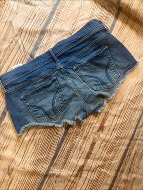 Hollister Denim Cutoff Shorts W30 Medium Wash Frayed Hem Stretch